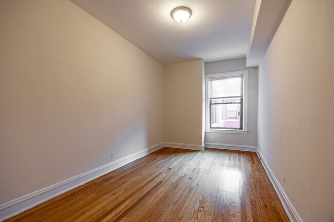 Foto del edificio - 3523 N Racine Ave