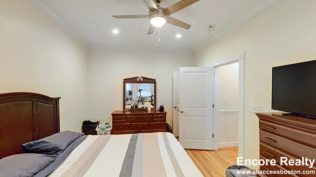 Foto del edificio - 25 Glenville Ave