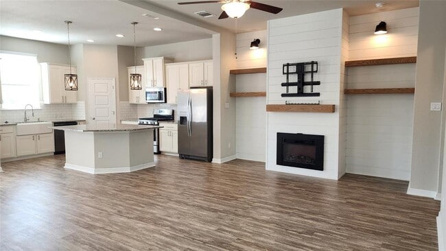 Building Photo - 2208 Dillon Pond Ln