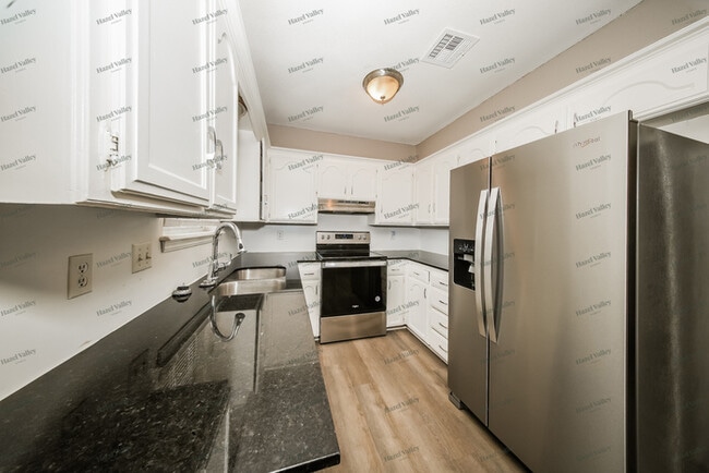 Building Photo - 430 W Juniper Dr