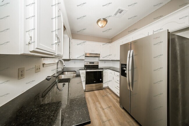 Foto del edificio - 430 W Juniper Dr