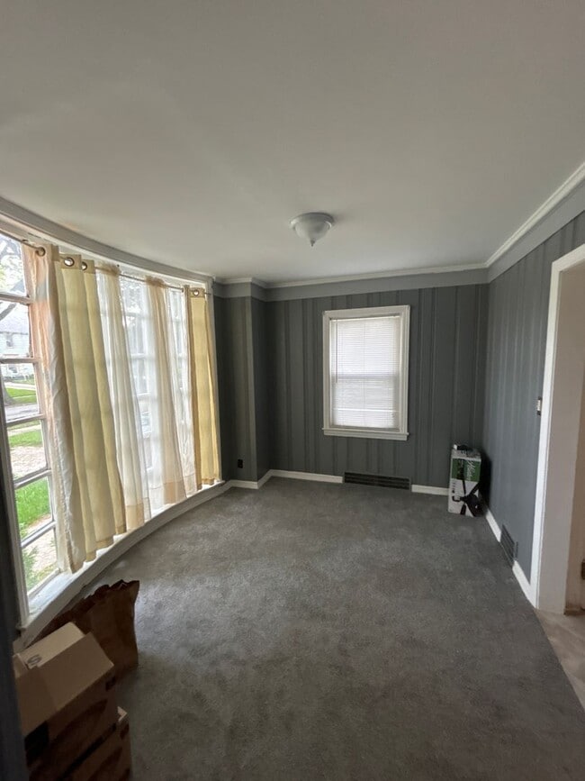Building Photo - Fully Remodeled 3/1.5