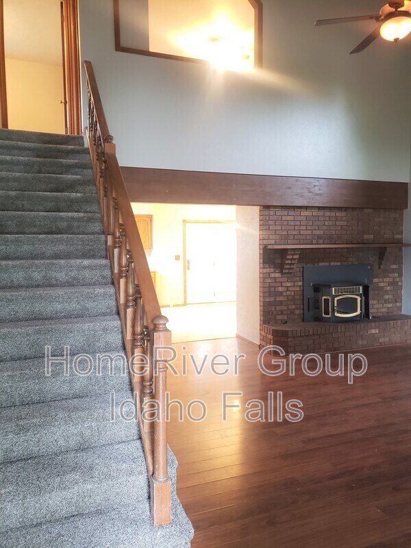 Building Photo - 1545 Bluebird Ln