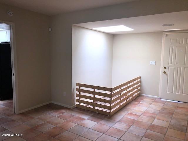 Building Photo - 842 W Duke Dr