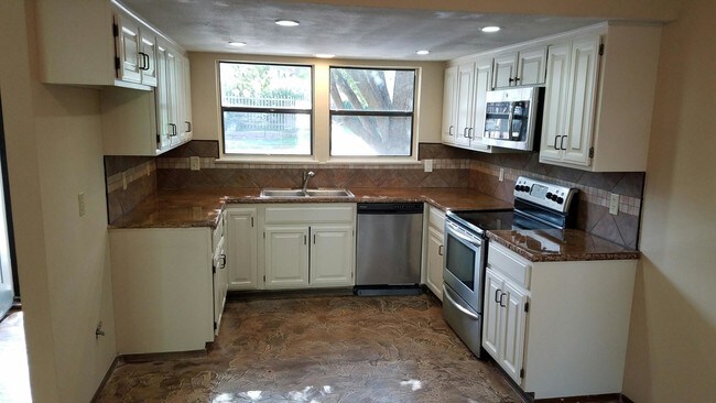 Foto del edificio - 5249 Nowata Rd