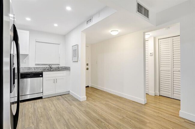 Foto del edificio - 6507 Winfield Blvd