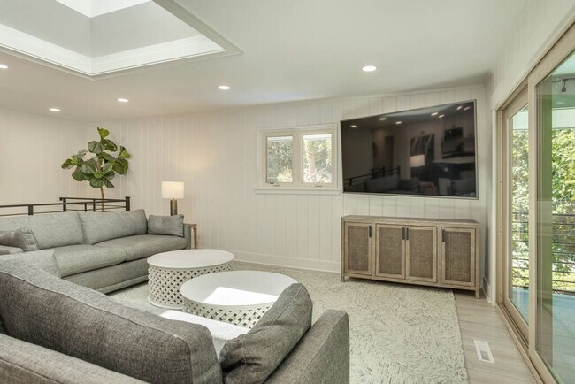 Foto del edificio - 1 Laurel Ln