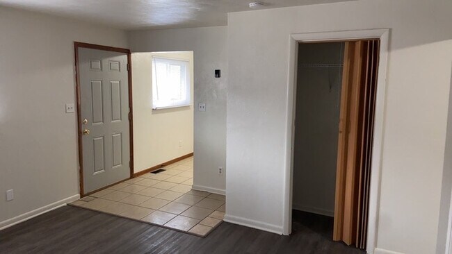 Building Photo - 506 S. Garland Ave