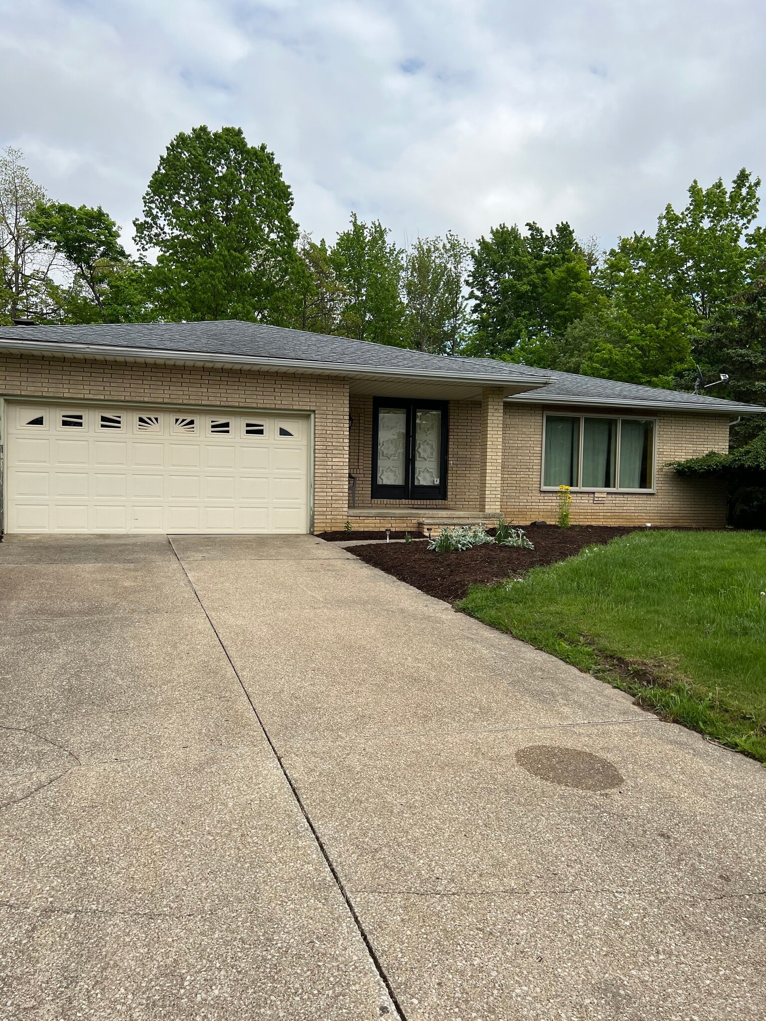 8941 Christopher Dr North Royalton, OH 44133 – photo 1