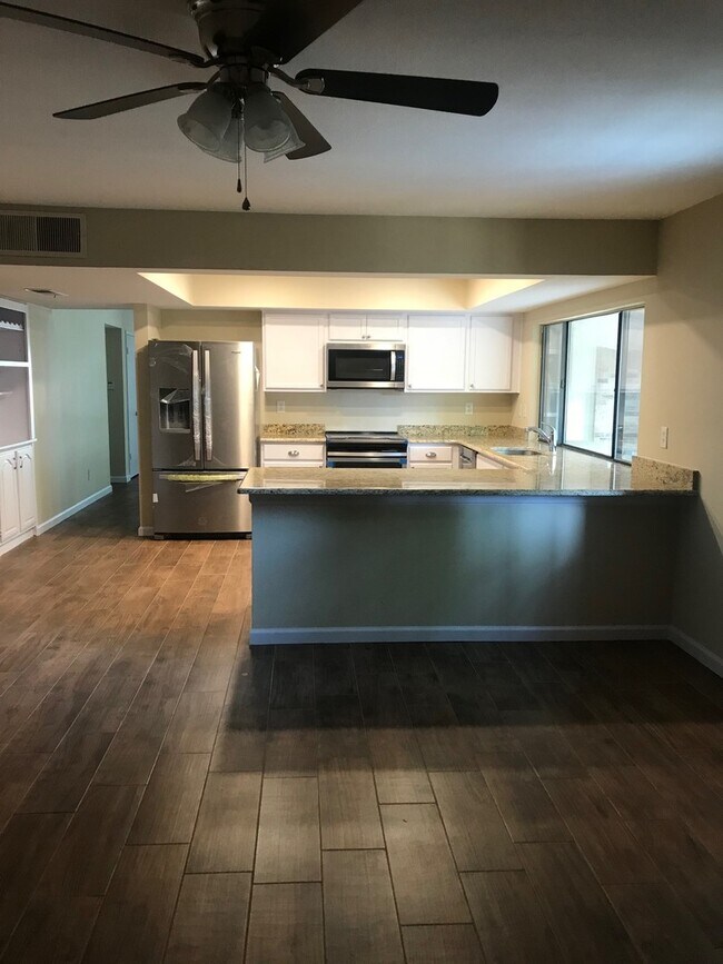 Foto del edificio - 2505 Cherry Blossom Ln
