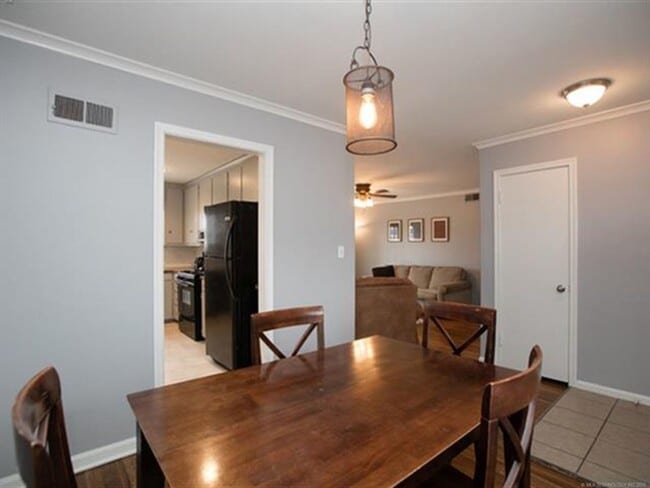 Building Photo - Brookside Bungalow!