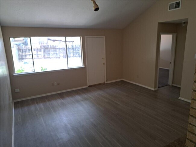 Foto del edificio - 16513 Parkridge Ct