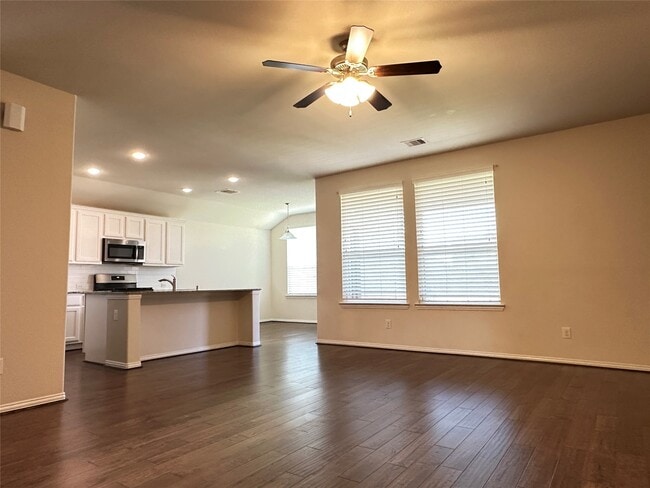Building Photo - 16030 Dehay Ln