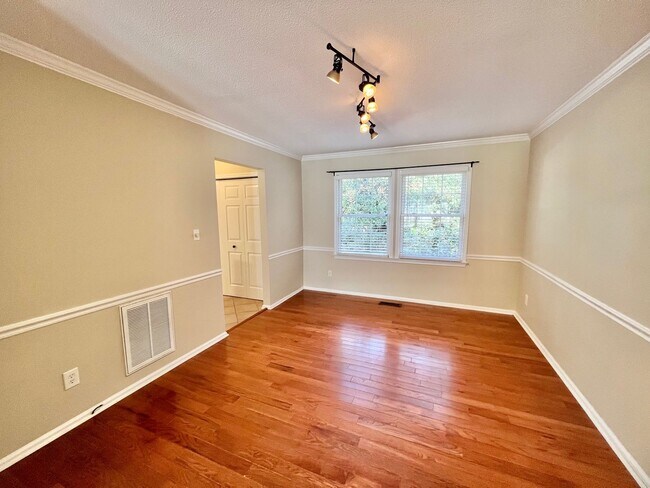 Building Photo - Stunning 3BD, 2.5BA North Raleigh Home wit...