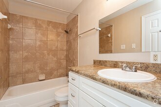 1 BR, 1 BA - 644 SF - Park Regency