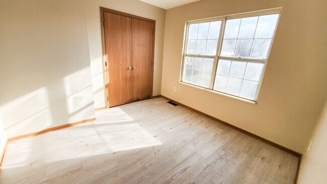 Foto del edificio - Move in ready!