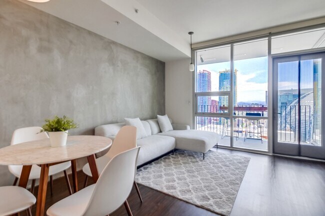 Building Photo - 321 10th Ave