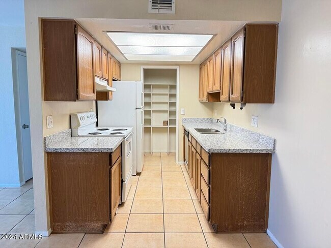 Foto del edificio - 16635 N Cave Creek Rd