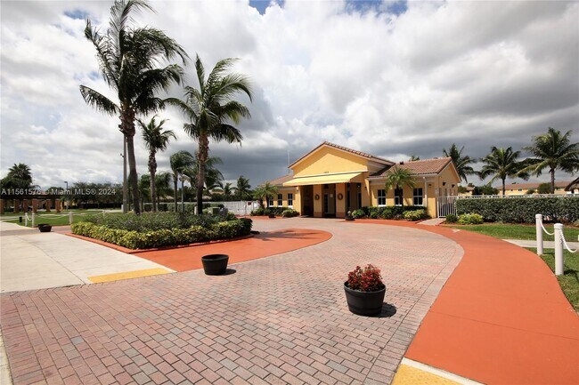 Foto del edificio - 2468 SE 15th Pl