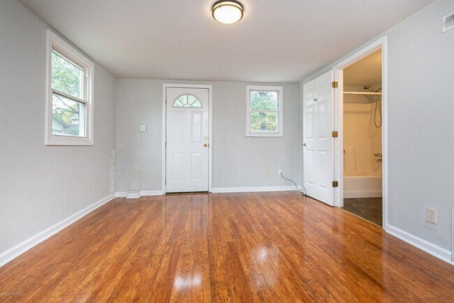 Building Photo - 1049 Dixon Ave