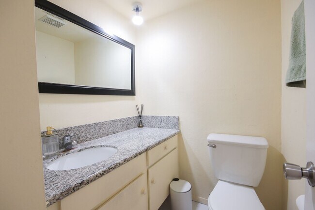 Foto del edificio - Stylish Corsican Village Retreat with Garage, Patio & Modern Convenience