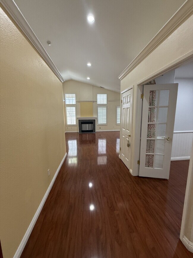 Building Photo - Beautiful 3-Bedroom 2 bathroom in the Heart of Pleasanton!