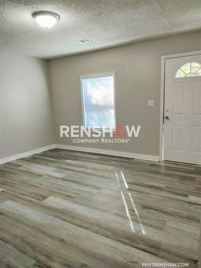 Building Photo - Renovated 3 bedroom / 1 bath in UPTOWN