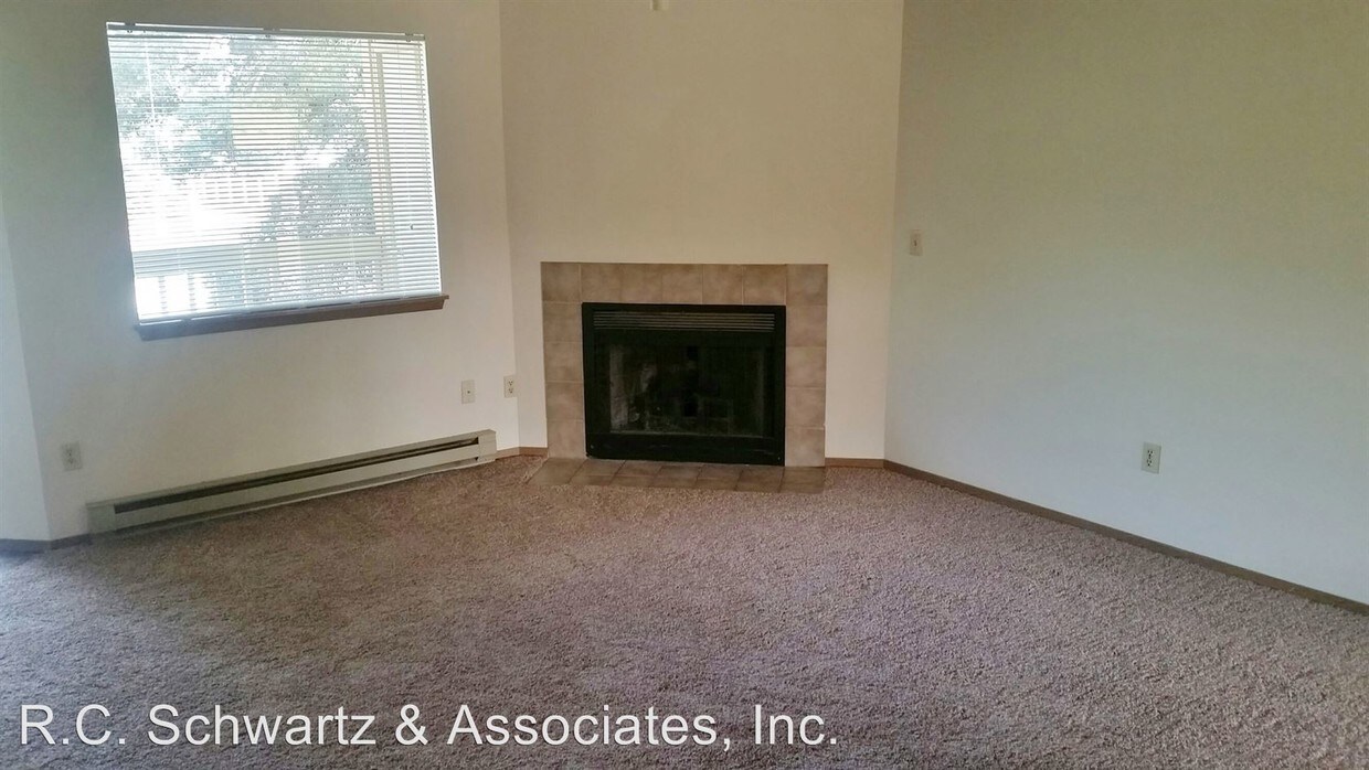 Primary Photo - 4715-4715 N Sullivan Rd