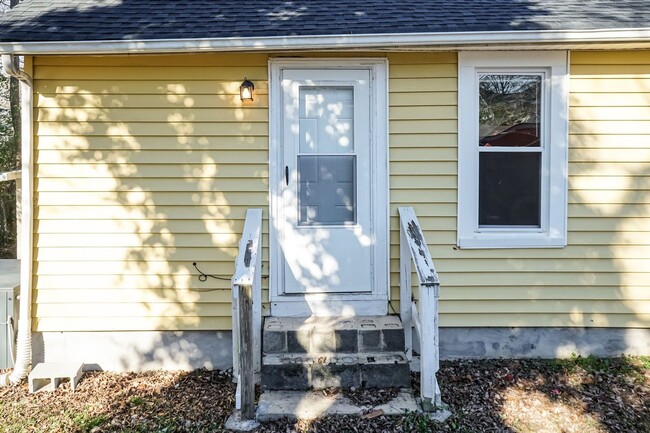 Building Photo - Nelson Street Duplex