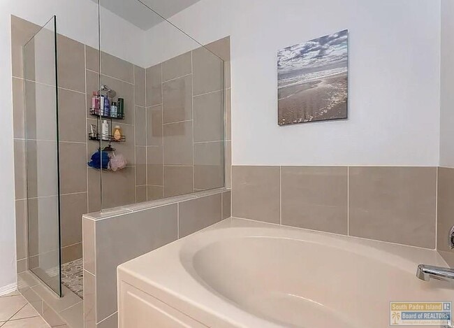 Building Photo - 39 Torrey Pines Dr