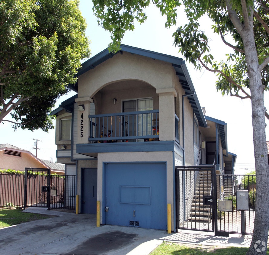 Primary Photo - 4225 44th St