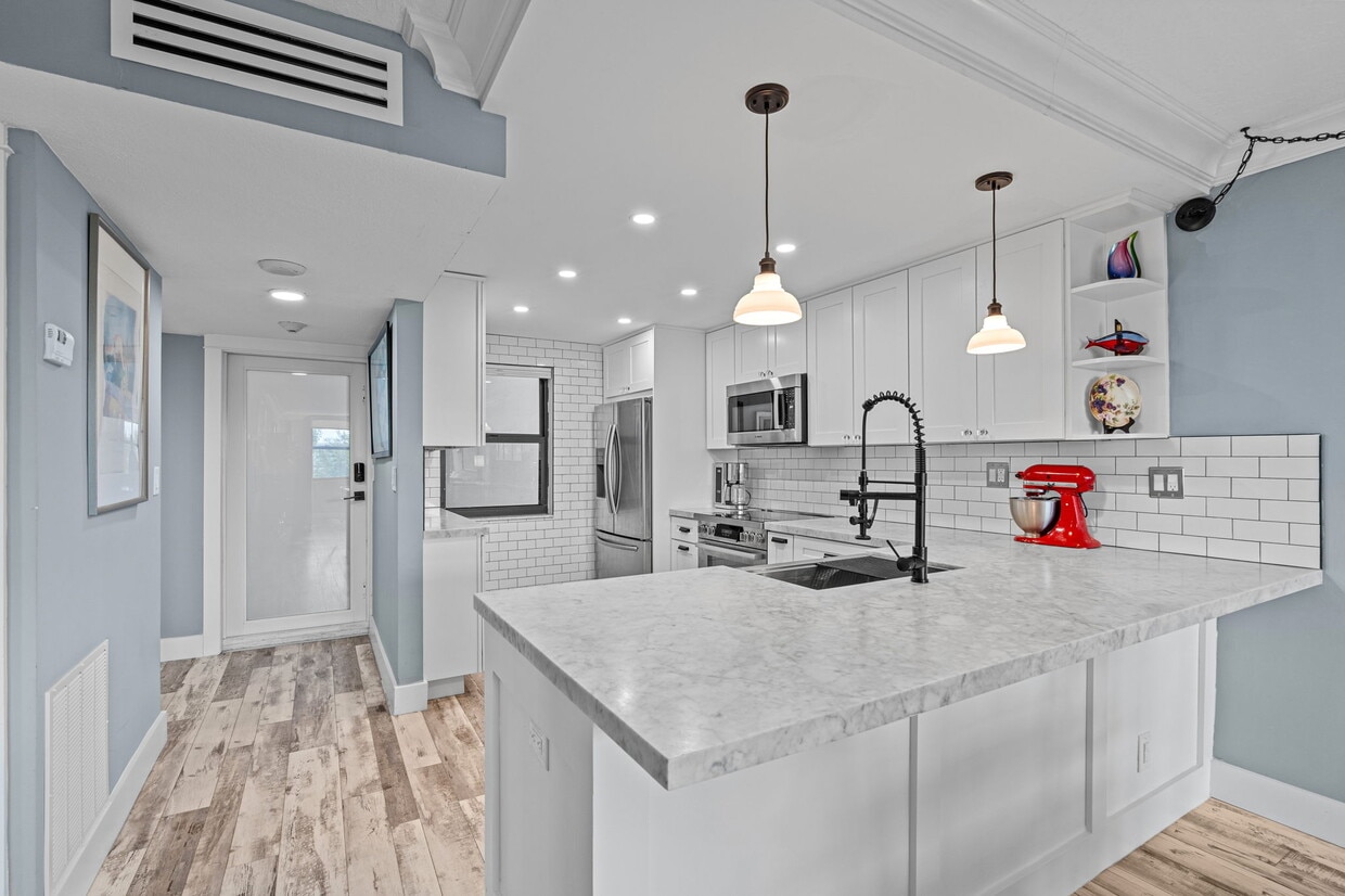 Real cook's kitchen - 1401 N Riverside Dr