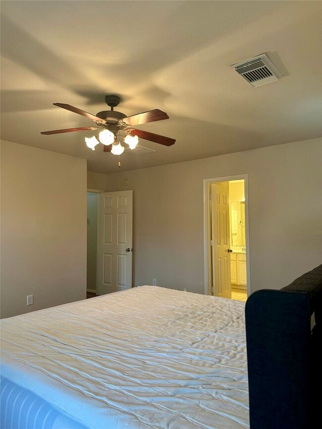 Building Photo - 13559 Fawn Lily Dr