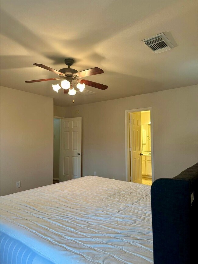 Foto del edificio - 13559 Fawn Lily Dr