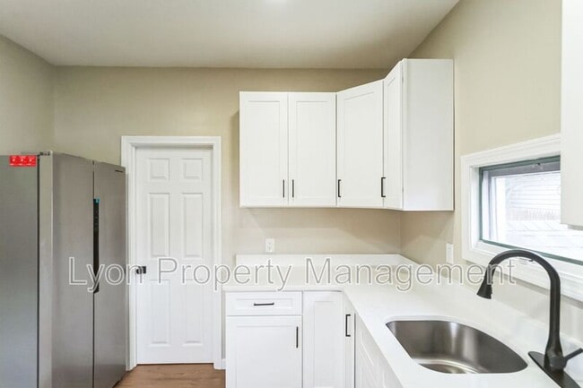 Building Photo - 25 Slade St