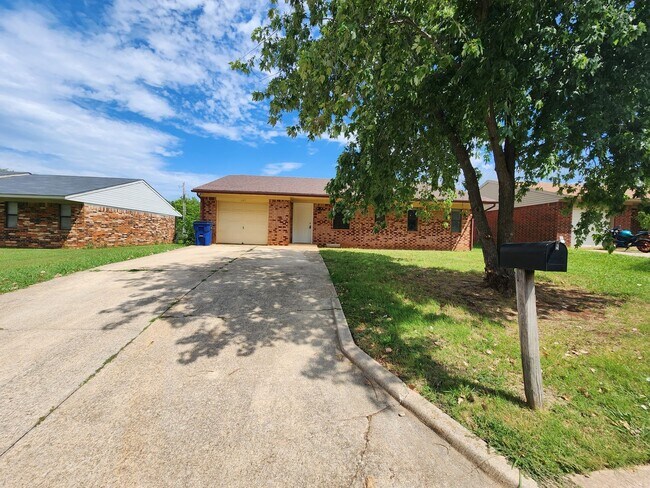 Foto del edificio - 3 Bedroom 1.5 Bath home in Shawnee!