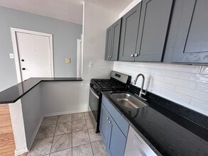 Building Photo - 5668 N Ridge Ave