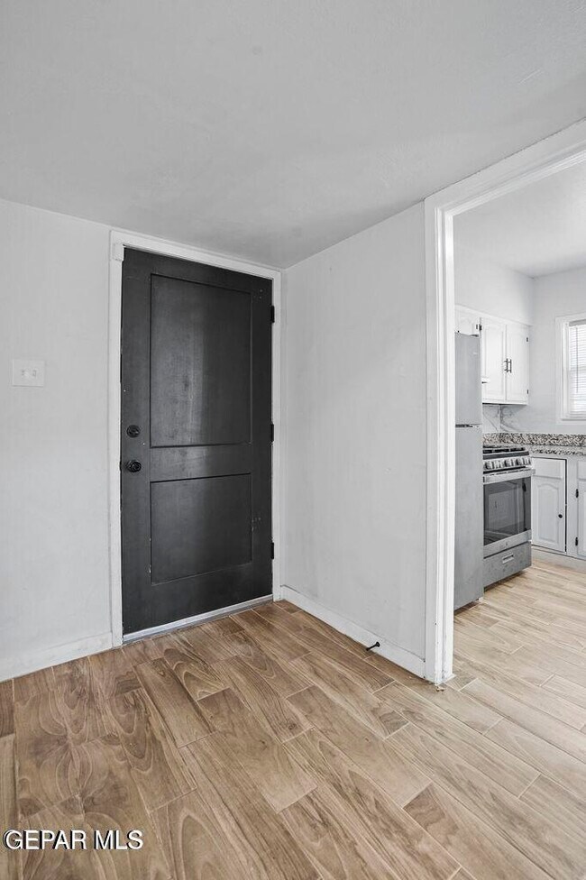Building Photo - 5121 Beautonne Ave