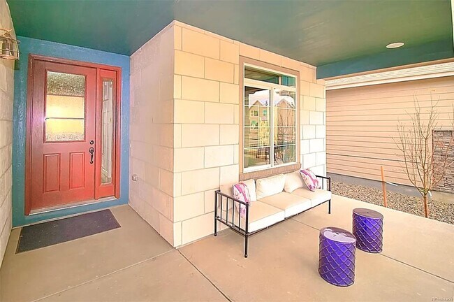 Building Photo - Beautiful 6 Bedroom home in Mosaic
