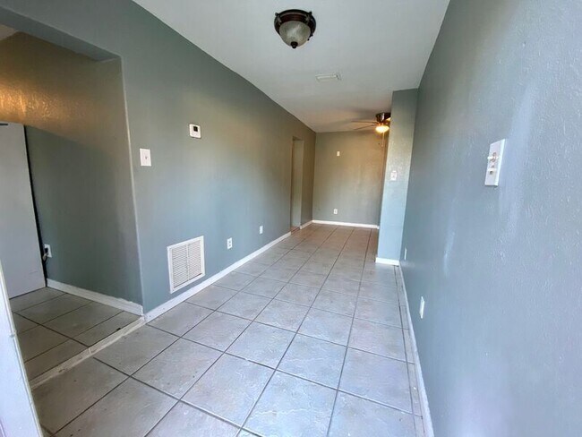 Foto del edificio - 4246 Minoso St
