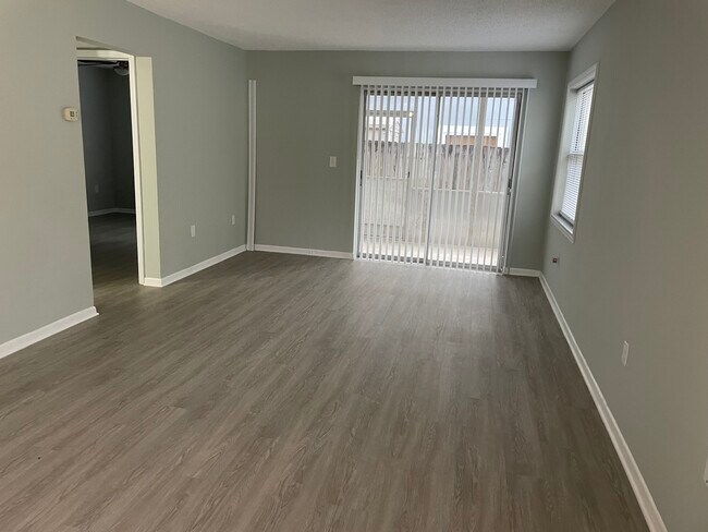 Foto del edificio - 1404 Spring Ln