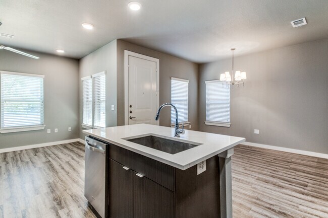 Building Photo - 331 Tonga St