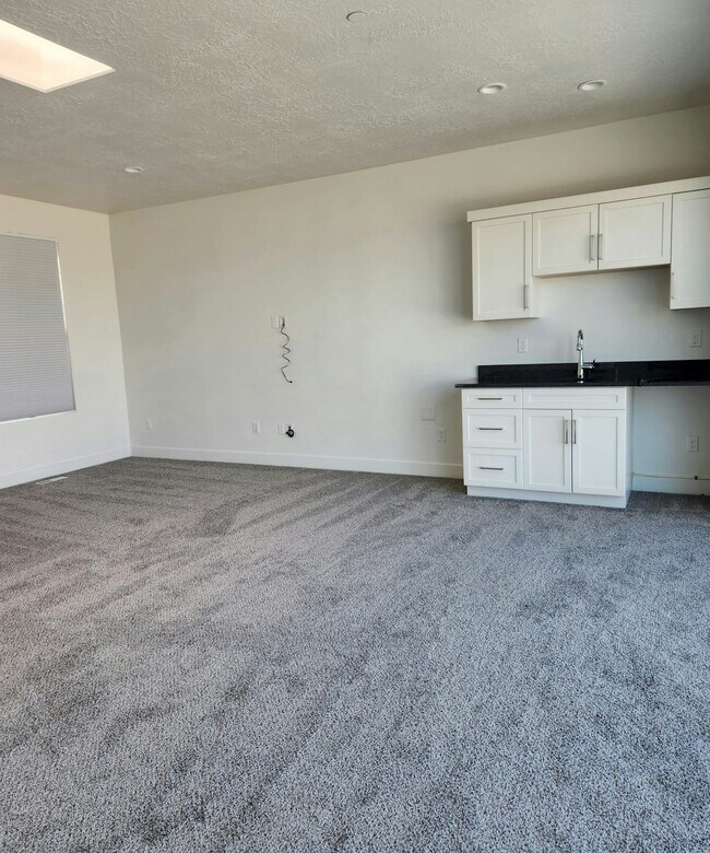 Building Photo - 5088 W Duckhorn Dr
