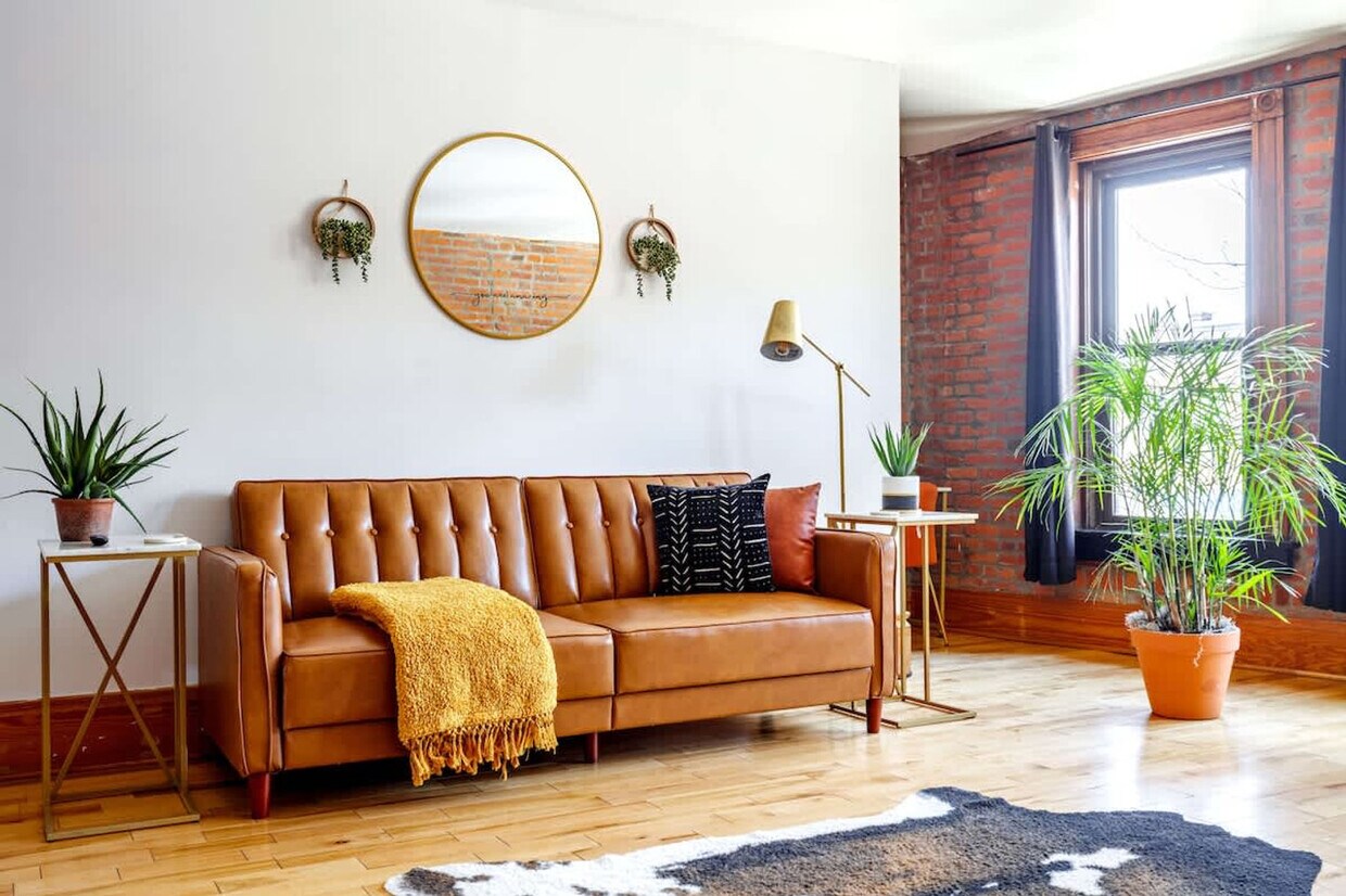 Foto principal - 1180 N High St