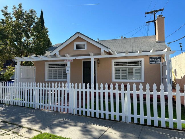Foto del edificio - GORGEOUS Los Feliz PRIME 3 Bed Home for Lease NOW Limited Showings!!!