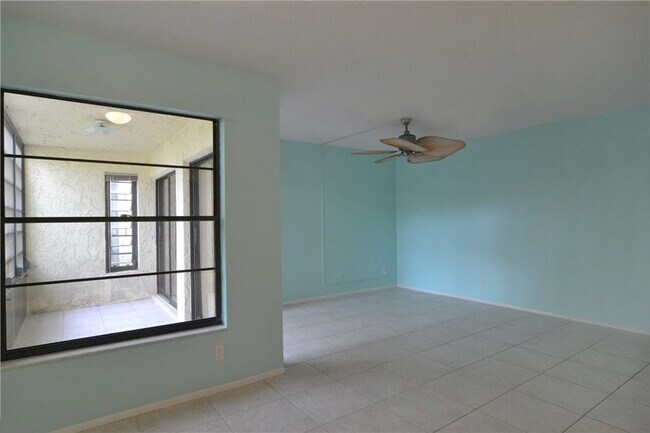 Building Photo - 3635 Boca Ciega Dr