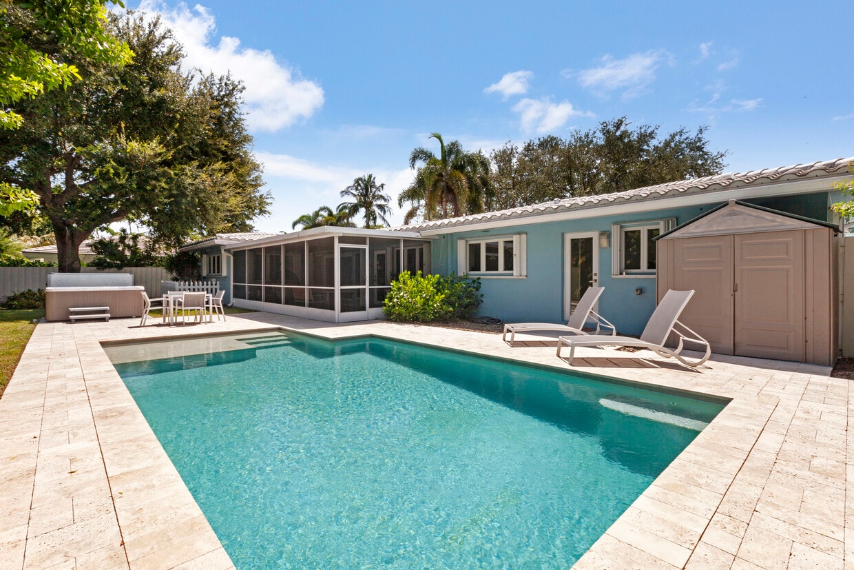 Foto principal - 2633 NE 30th St