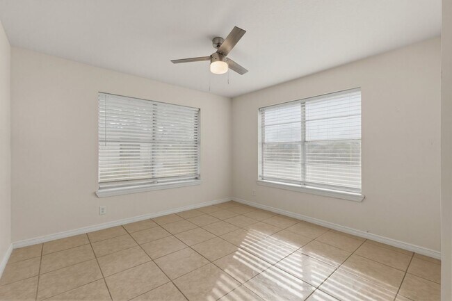 Foto del edificio - 711 Cisneros St