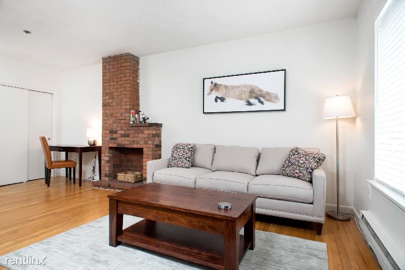 Primary Photo - 220 Beacon St