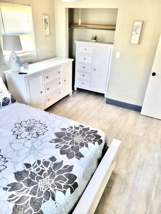 Foto del edificio - 405 S Railroad St